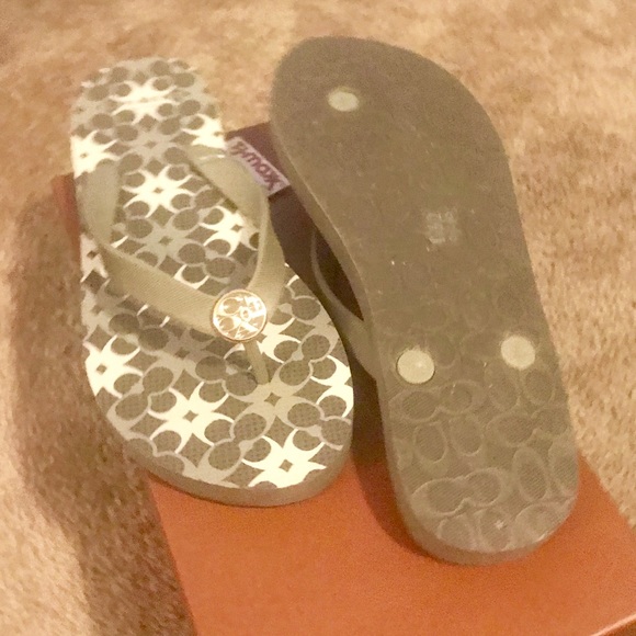 Coach Flip Flops - Picture 3 of 3